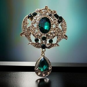 Exquisite Emerald Brooch